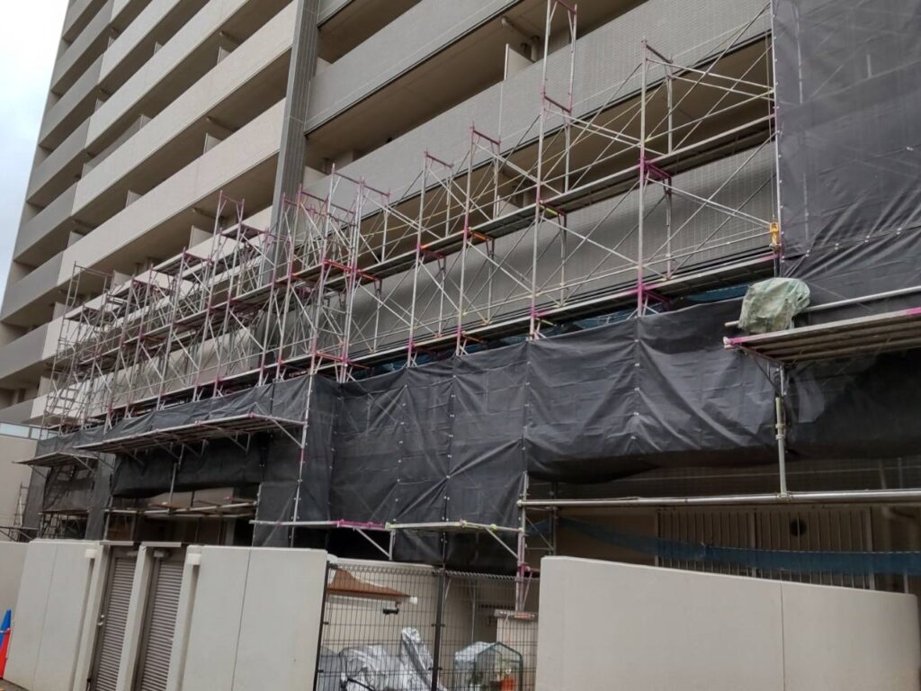 2022年3月～兵庫県尼崎市内 大規模修繕工事　外部足場工事